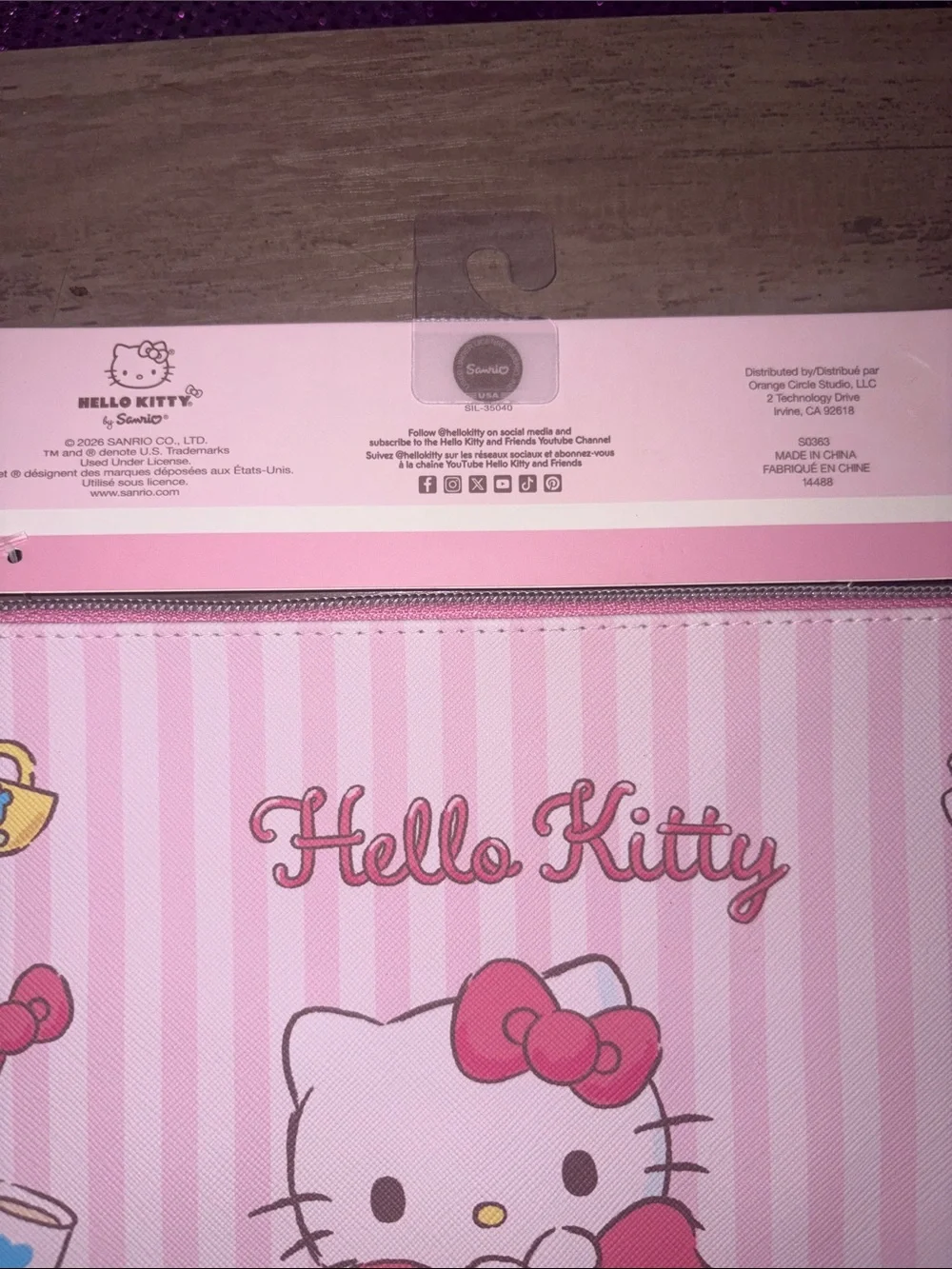 🆕💜NWT Hello Kitty Sanrio Pink Striped Pencil Case Zip Pouch